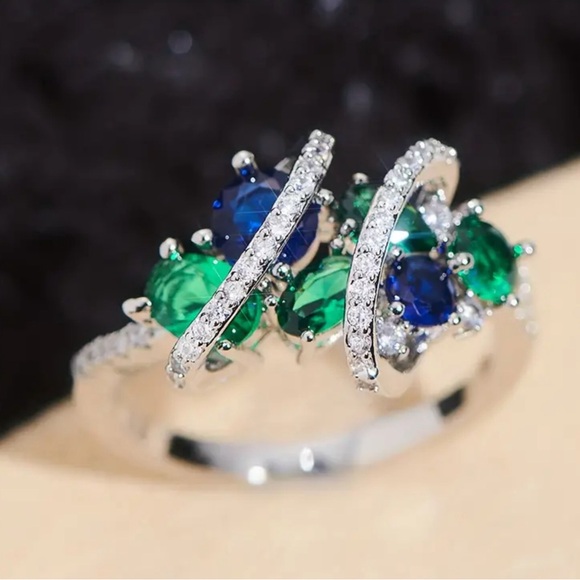 Simulated Emerald & Sapphire Ring - Picture 3 of 5